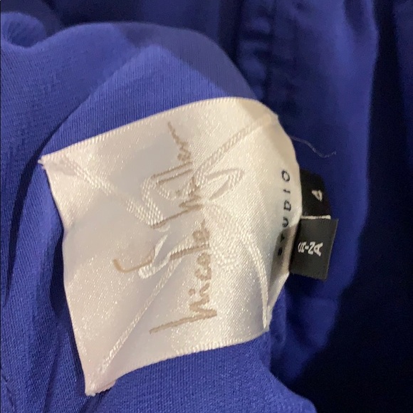 Dress - Picture 4 of 4